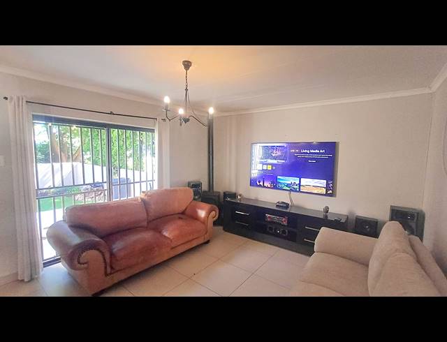 3 BEDROOM SECTIONAL TITLE FOR SALE IN DIE HOEWES